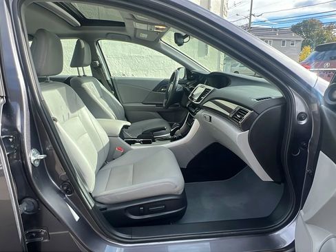 Used 2017 Honda Accord EX-L image 31