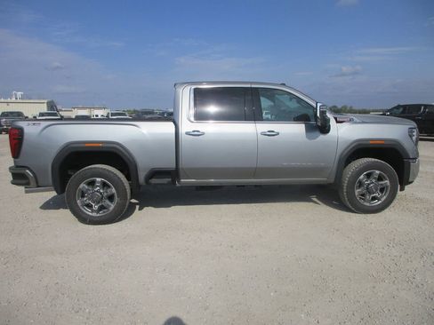 New 2026 GMC Sierra 2500 SLT AWD/4WD image 3