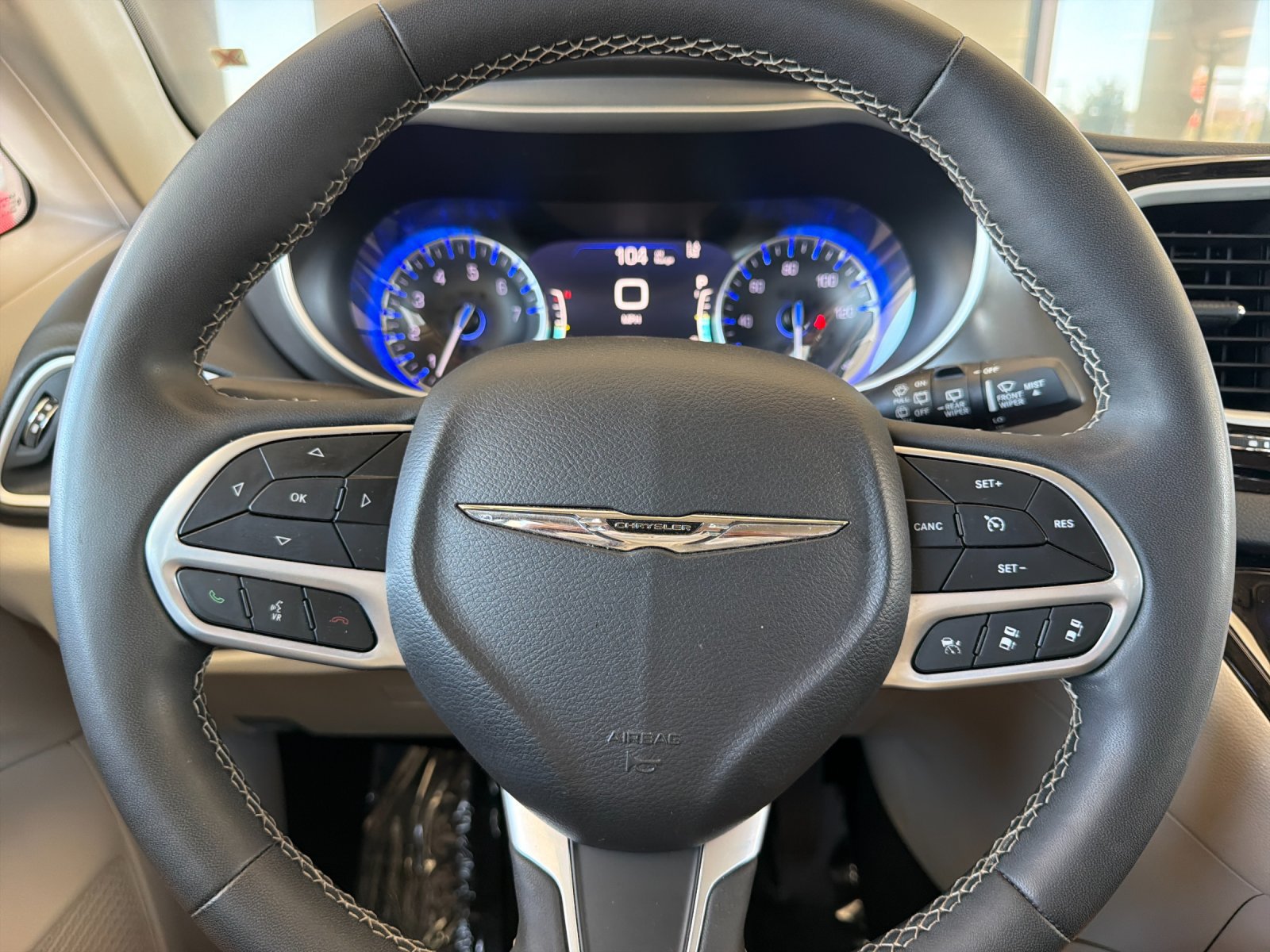 Used 2024 Chrysler Pacifica Touring-L FWD image 27