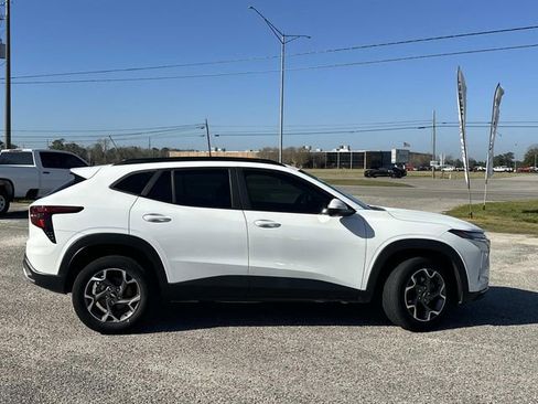 Used 2024 Chevrolet Trax LT image 7