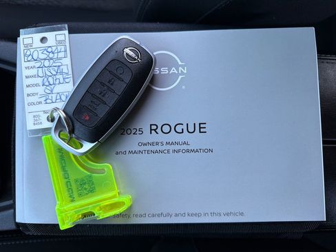 Used 2025 Nissan Rogue SV image 34