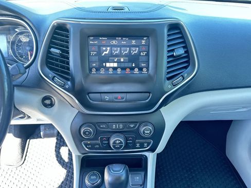 Used 2020 Jeep Cherokee Latitude Plus w/ Cold Weather Group image 18