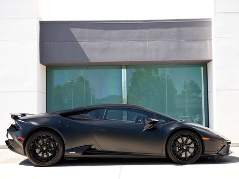 Used 2023 Lamborghini Huracan Tecnica RWD image 2