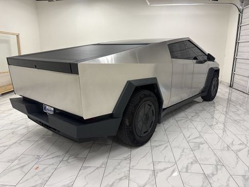Used 2025 Tesla Cybertruck AWD Crew Cab image 8