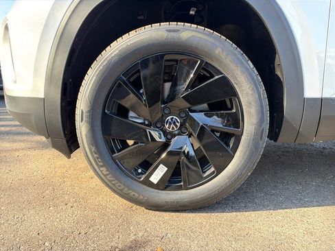 New 2026 Volkswagen Atlas SE image 28