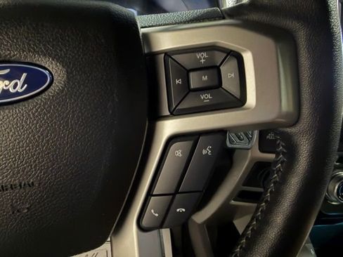 Used 2017 Ford F150 Lariat w/ Equipment Group 502A Luxury AWD/4WD image 32