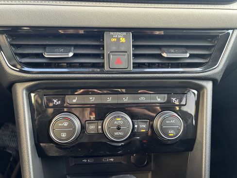 Certified 2024 Volkswagen Taos SE w/ Black Wheel Plus Package image 14