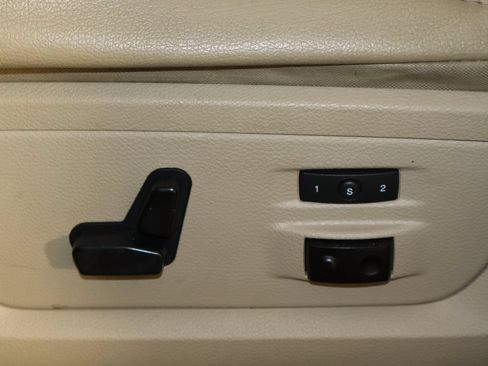 Used 2014 RAM 1500 Laramie AWD/4WD image 23
