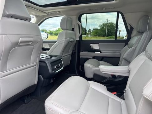 Used 2025 Ford Expedition Active AWD/4WD image 26