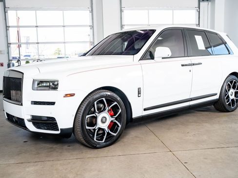 Used 2021 Rolls-Royce Cullinan Black Badge image 12