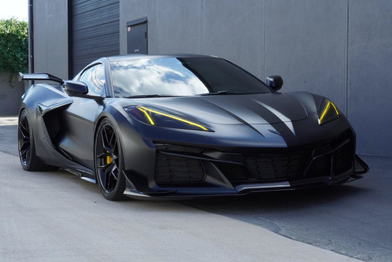 Used 2025 Chevrolet Corvette Z06 w/ Z07 Performance Package RWD image 9
