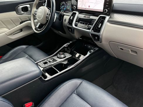 Used 2022 Kia Sorento SX Prestige image 18