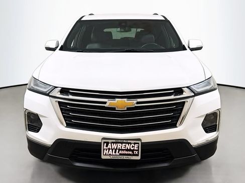 Used 2023 Chevrolet Traverse LT FWD image 2