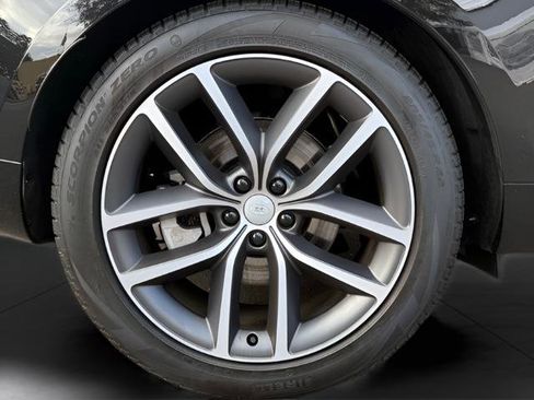 Certified 2025 Land Rover Range Rover SE image 12