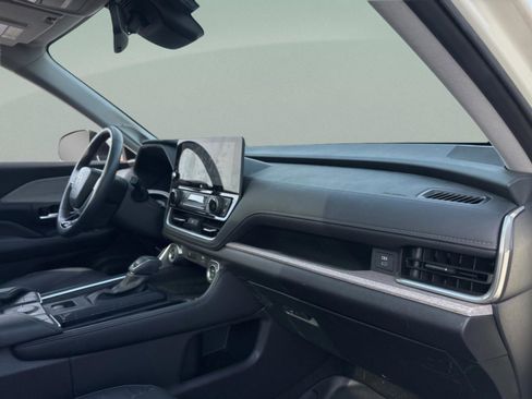 Used 2024 Toyota Grand Highlander Limited image 38