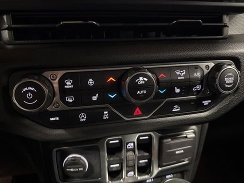 Used 2025 Jeep Wrangler Unlimited Sport AWD/4WD image 18