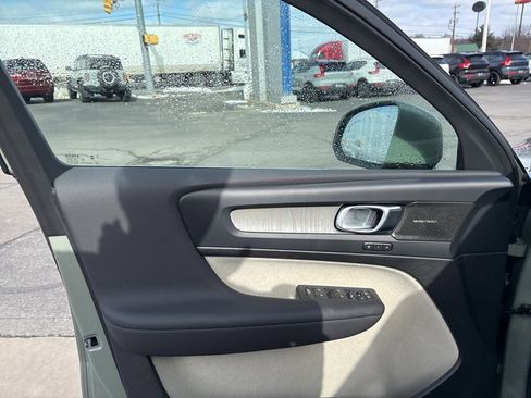 Certified 2025 Volvo XC40 B5 Ultra w/ Protection Package Premier image 15