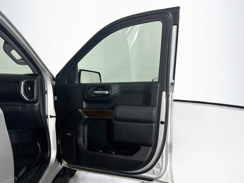Used 2021 GMC Sierra 1500 SLT w/ SLT Premium Plus Package AWD/4WD image 32