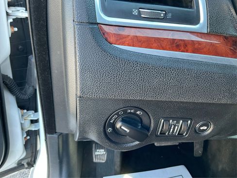 Used 2014 Chrysler 300 image 17