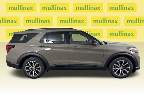 New 2026 Ford Explorer ST-Line RWD image 2