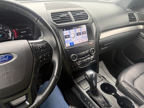 Used 2019 Ford Explorer XLT w/ Equipment Group 202A AWD/4WD image 12