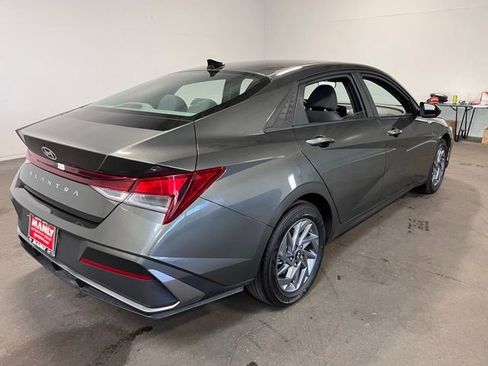 Used 2024 Hyundai Elantra SEL image 5