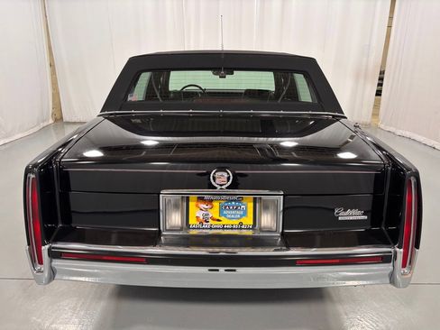 Used 1993 Cadillac Fleetwood Sedan image 6