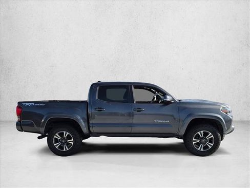 Used 2017 Toyota Tacoma TRD Sport RWD image 4