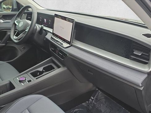 Certified 2025 Volkswagen Tiguan SE image 22