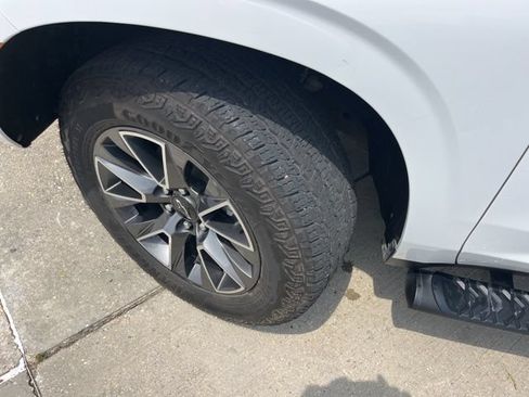 Used 2023 Chevrolet Tahoe Z71 w/ Z71 Off-Road Package AWD/4WD image 38
