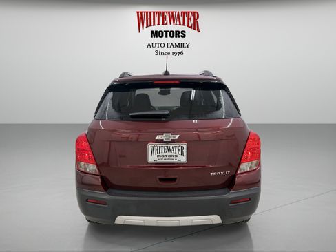 Used 2016 Chevrolet Trax LT w/ LT Sun and Sound Package FWD image 3