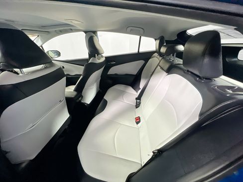 Used 2022 Toyota Prius XLE image 29