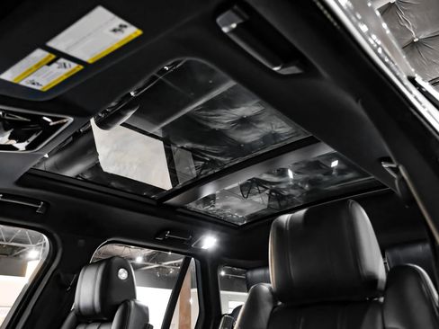 Used 2017 Land Rover Range Rover HSE image 5