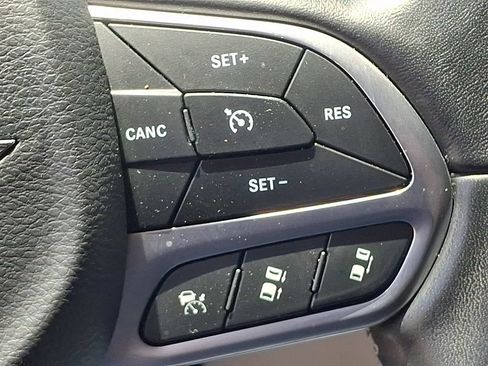 Used 2022 Chrysler Pacifica Touring-L w/ Uconnect Theater Family Group AWD/4WD image 22