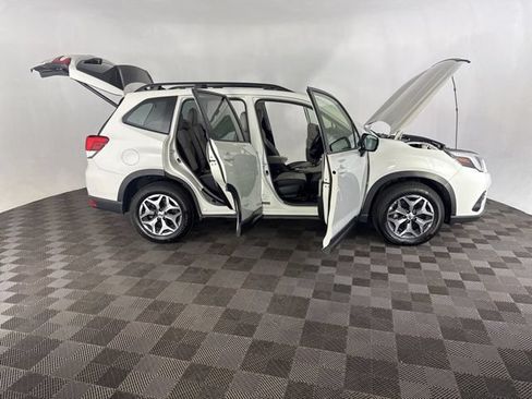 Used 2024 Subaru Forester Premium AWD/4WD image 12