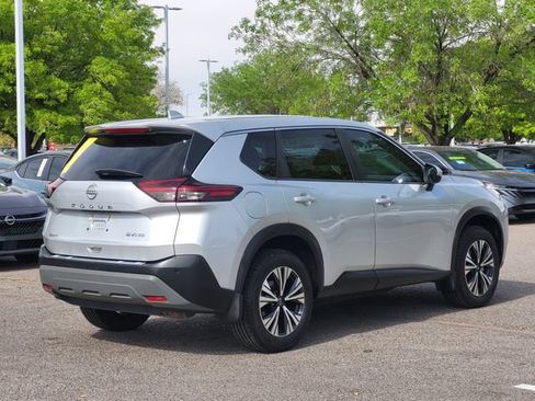 Certified 2022 Nissan Rogue SV image 3