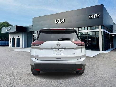 Used 2025 Nissan Rogue S AWD/4WD image 7