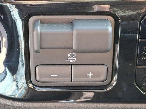 Used 2023 Chevrolet Silverado 1500 High Country w/ Technology Package image 26