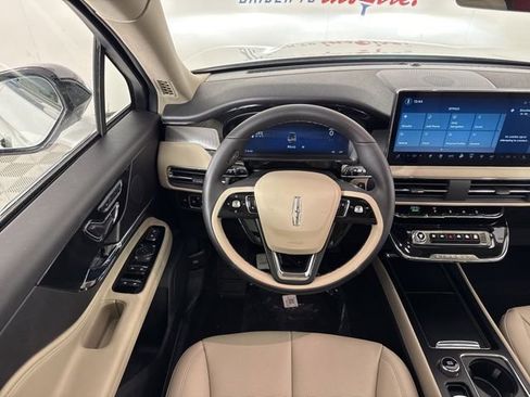 New 2026 Lincoln Corsair Premiere image 10