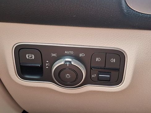 Used 2025 Mercedes-Benz GLB 250 4MATIC image 28