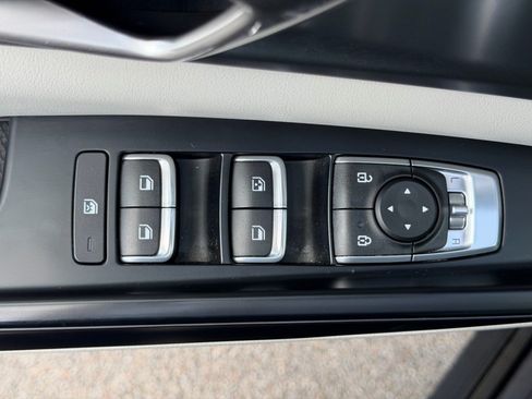 Used 2023 Kia Carnival LX FWD image 13