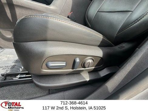 Used 2023 Chevrolet Equinox Premier image 12