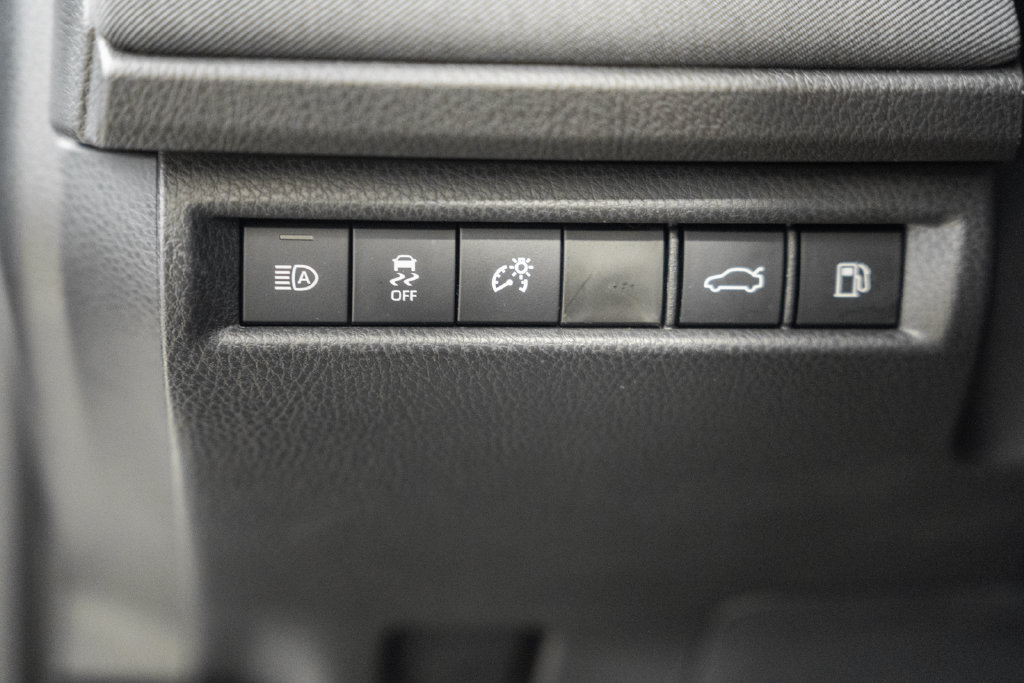 Used 2026 Toyota Camry LE w/ Convenience Package FWD image 39