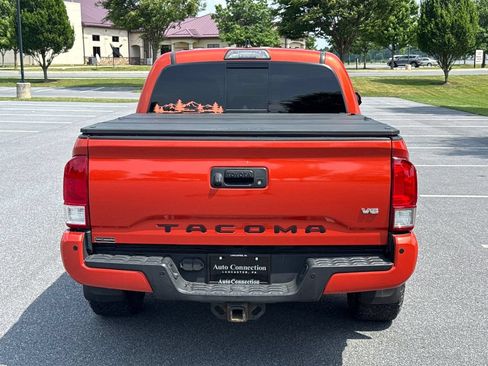 Used 2017 Toyota Tacoma TRD Sport w/ Premium & Technology Package AWD/4WD image 7