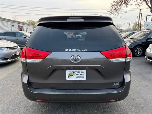 Used 2011 Toyota Sienna XLE image 7
