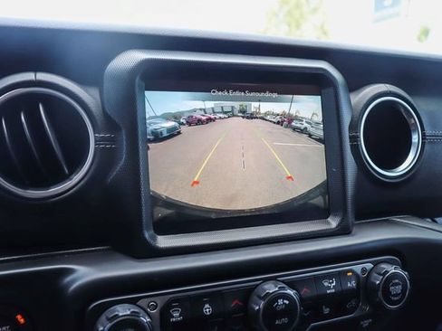 Used 2022 Jeep Wrangler Unlimited Sahara w/ Cold Weather Group AWD/4WD image 28