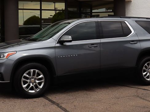 Used 2021 Chevrolet Traverse LT FWD image 7