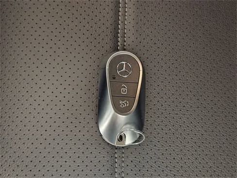 Used 2025 Mercedes-Benz GLC 300 4MATIC image 78