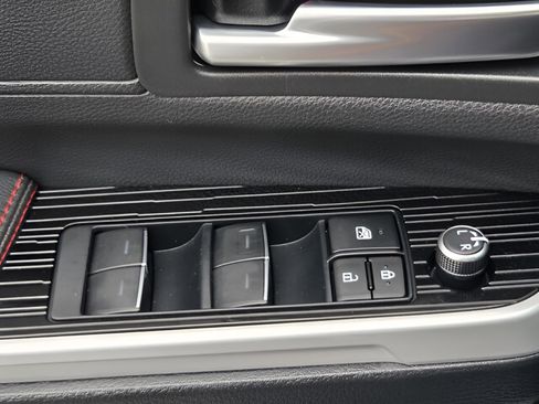 Certified 2025 Toyota Sienna XSE image 27