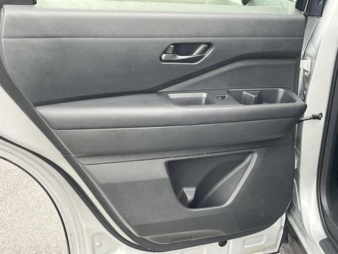 Used 2025 Nissan Pathfinder SV AWD/4WD image 16